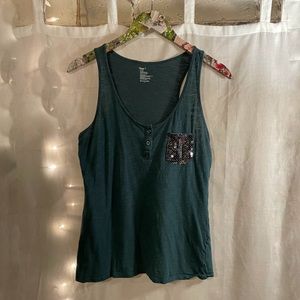 Holiday Tank Top w Sequin Pocket